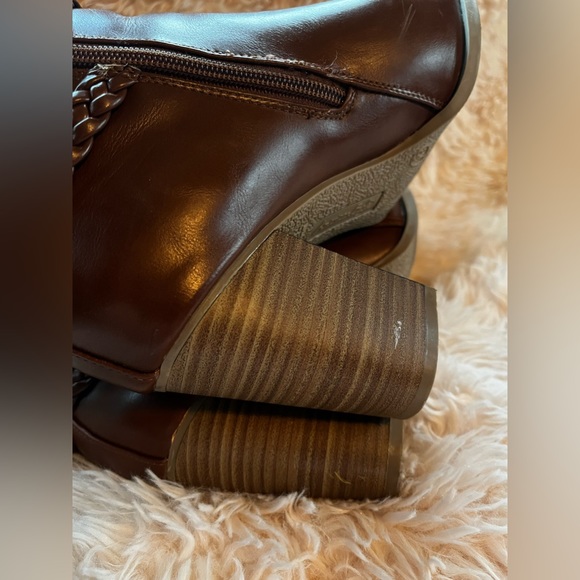 Caramel Heeled Boots - Picture 4 of 9